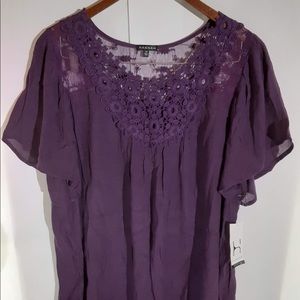 Hannah blouse with lace collar Short sleeved.